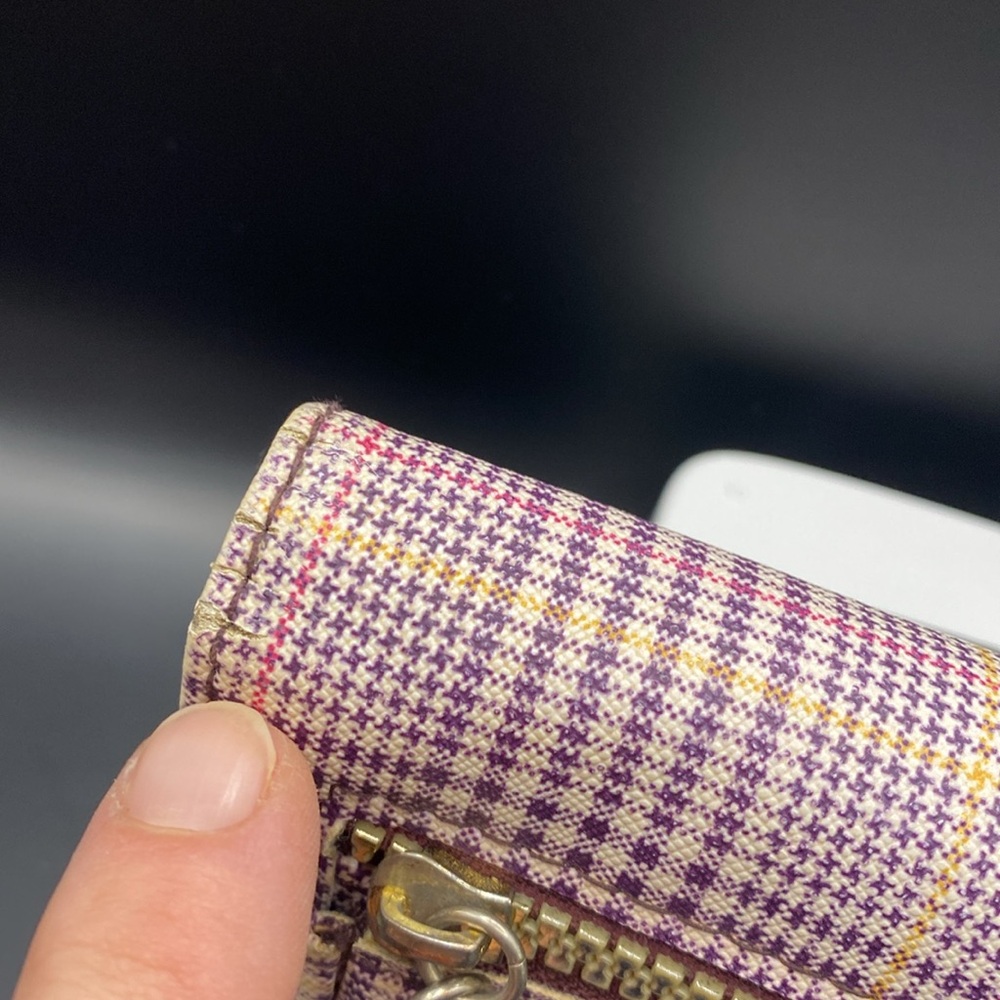 Super cute ladies wallet. All zippers and closures work as they should. - Picture 10 of 12